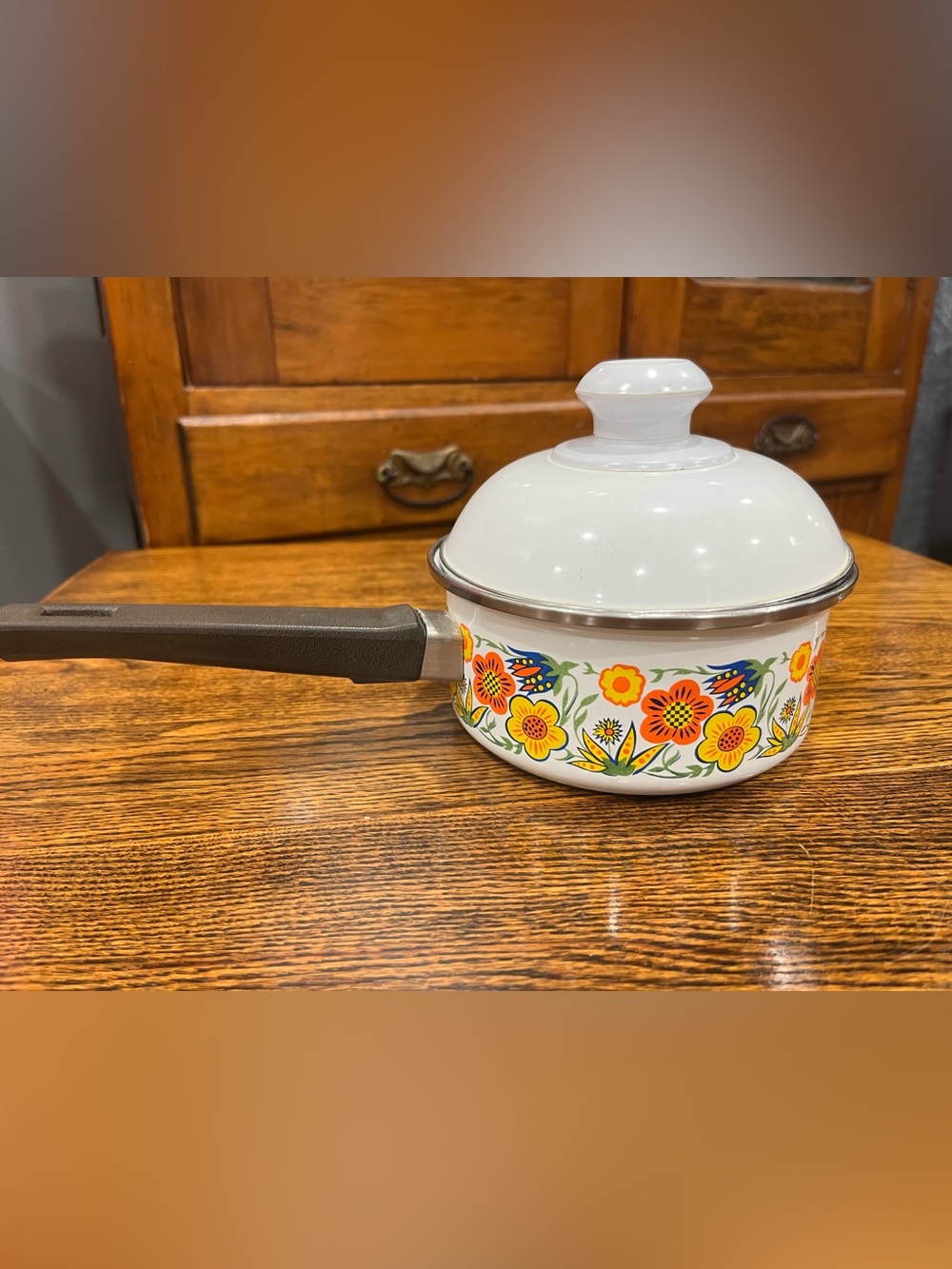 🌼 Vintage Floral Enamelware Saucepan with Lid – Retro Kitchen 70’s Groovy MCM